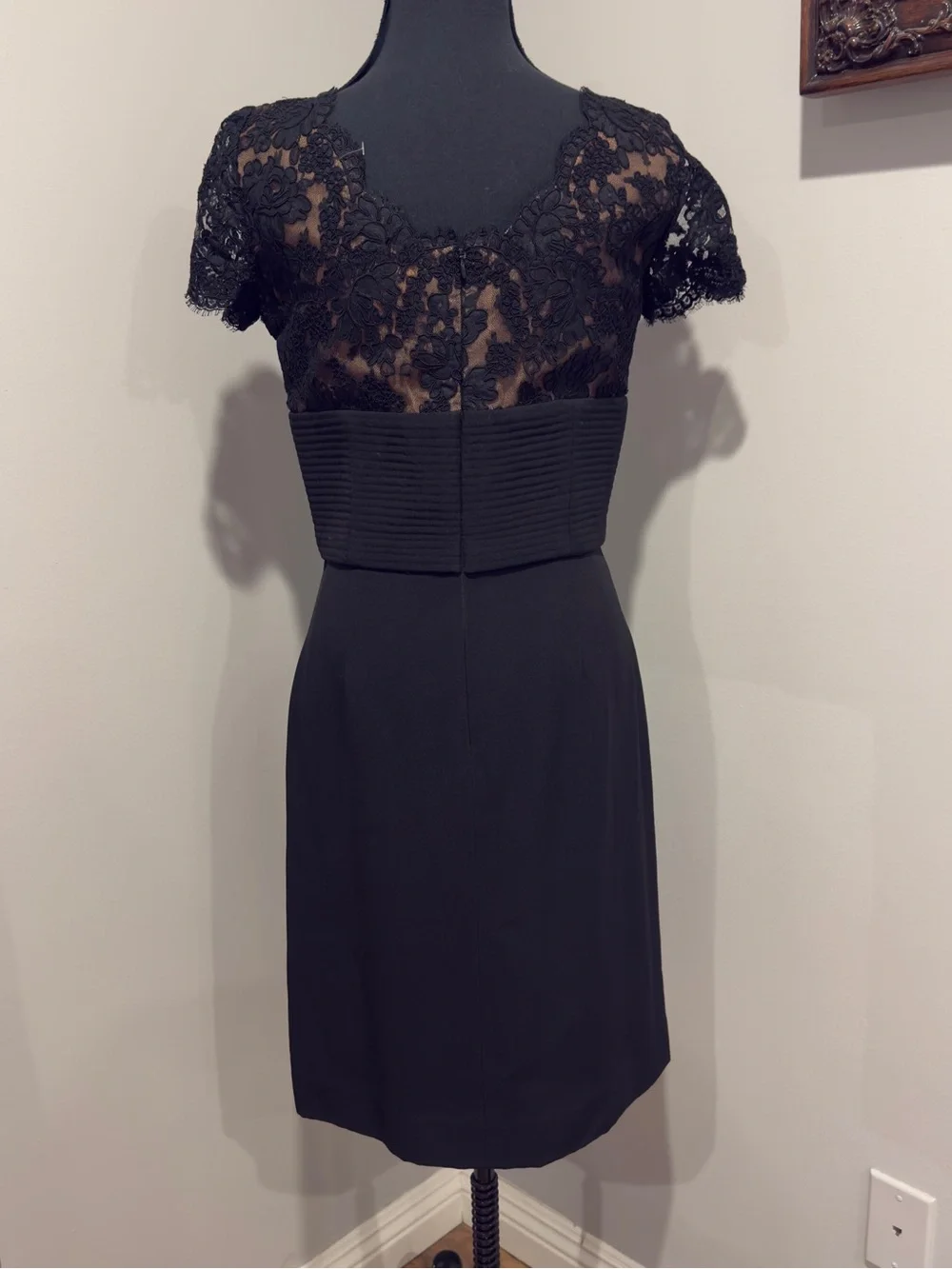 Oscar de la Renta Black Label Lace Cocktail Dress | Size 8 - Picture 3 of 10